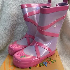 NWT Kidorable Rainboots